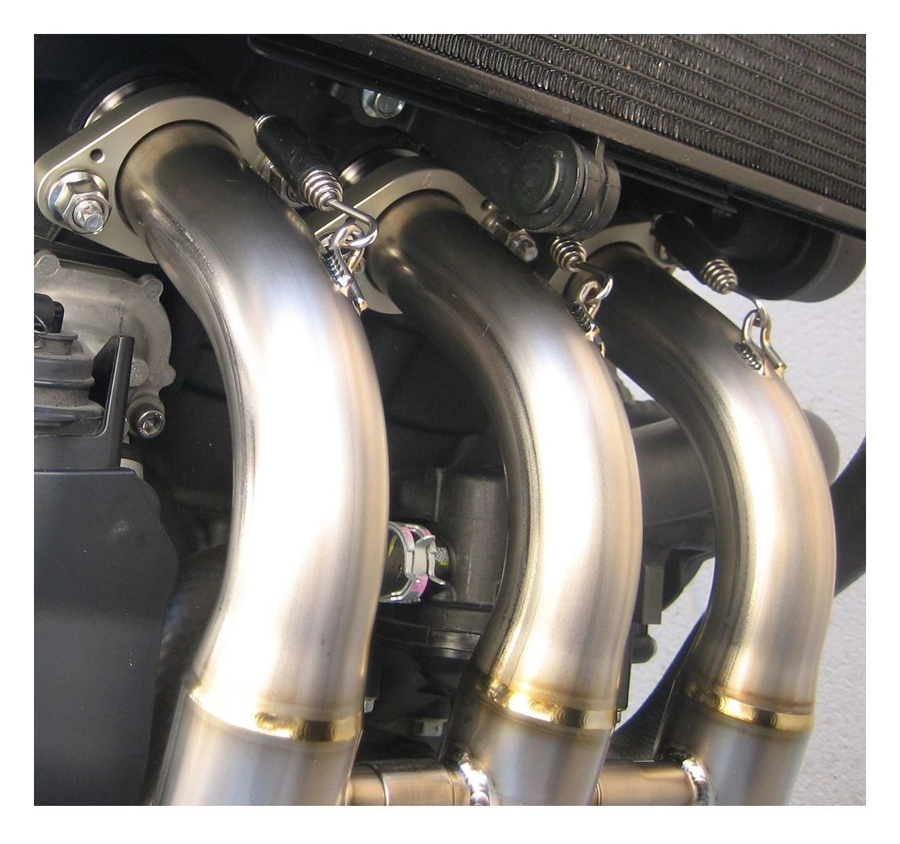 Graves Motorsports Full System Graves Hexagonal Exhaust System Yamaha FZ-09 / FJ-09 / Tracer 900 / XSR900 - Image 4